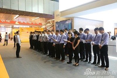 索菲亞&司米小伙伴精神抖擻，嚴陣以待