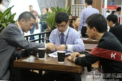 互換名片，增進了解，醞釀未來商機