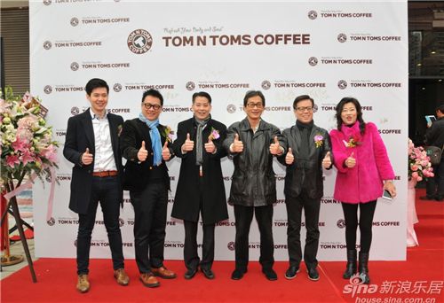 左起: Felix 、梁志天先生 、佘學彬先生 、郭思治先生 、陳永陸先生 、袁順意女士