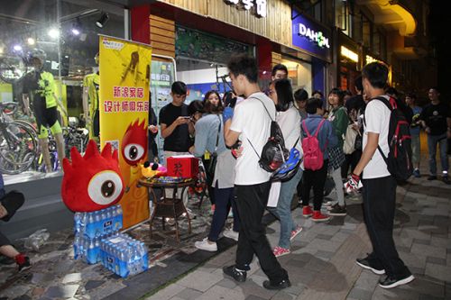 小浪到哪都惹眼