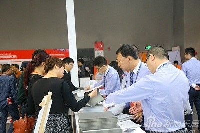 前來參觀、咨詢的人絡繹不絕