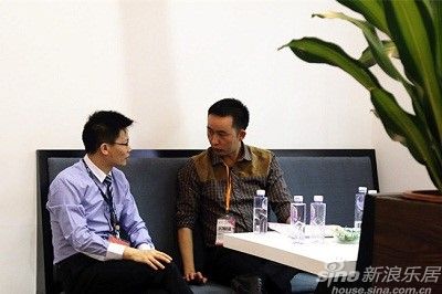 角落里,司米小伙伴答疑解惑